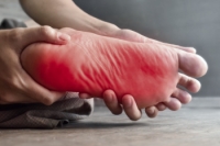 Causes and Symptoms of Peripheral Neuropathy in the Feet